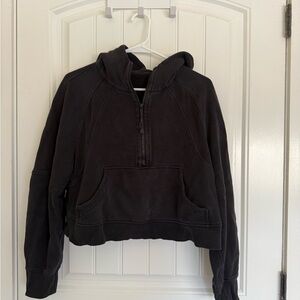 Black Lululemon Scuba.